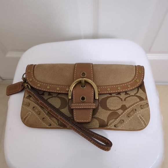 Coach Brown/Tan Leather Studded Clutch Wristlet Wallet With Magnetic Closure - Picture 1 of 4